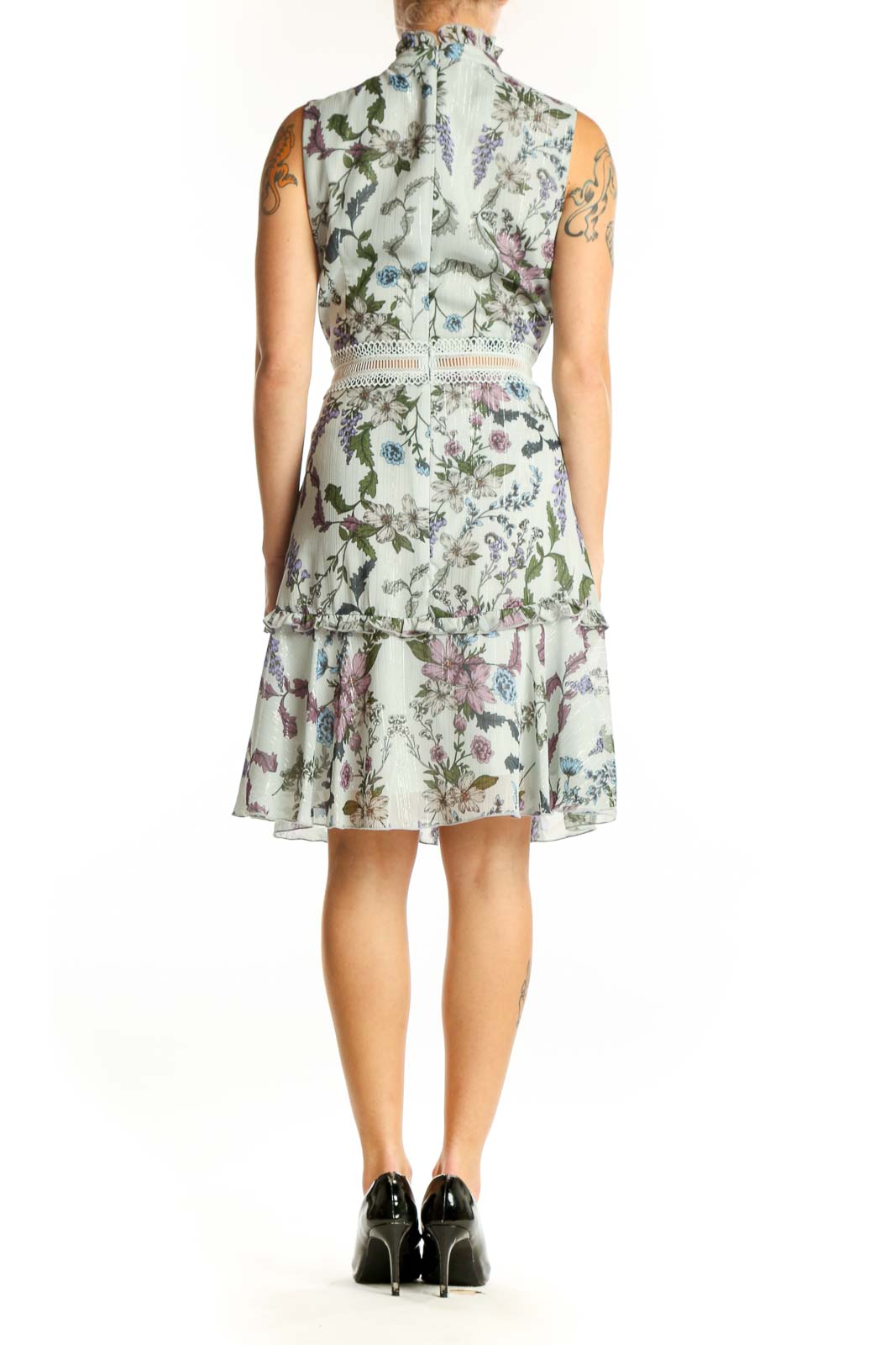 Side view of Donna Morgan mint floral sleeveless cocktail dress showing fitted silhouette