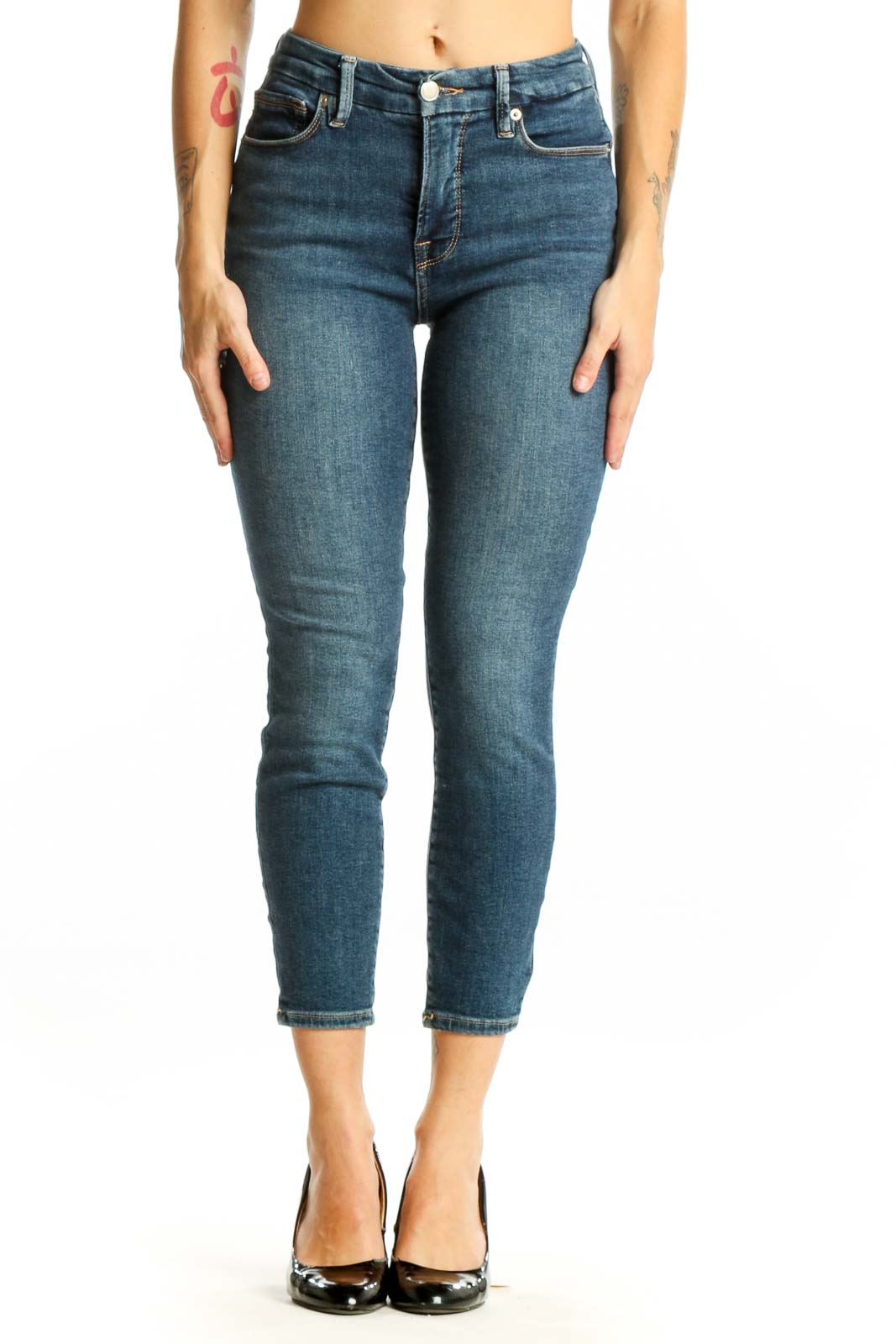 Front view of Good American blue cropped skinny jeans on model