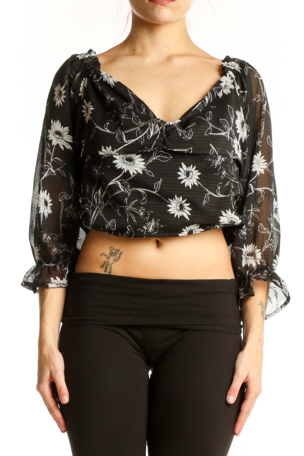 Black floral cropped puff sleeve top with white daisy print and V-neckline, front view