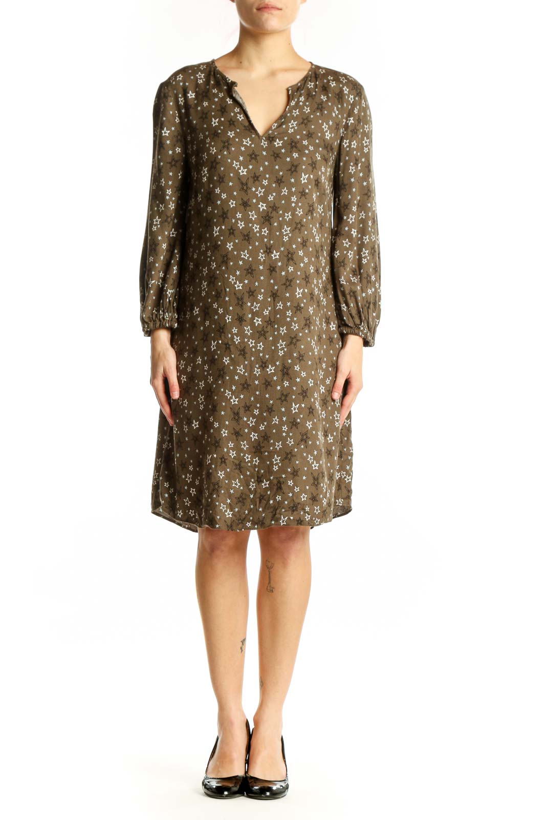 Brown floral viscose day dress with V-neckline and puffed sleeves, front view