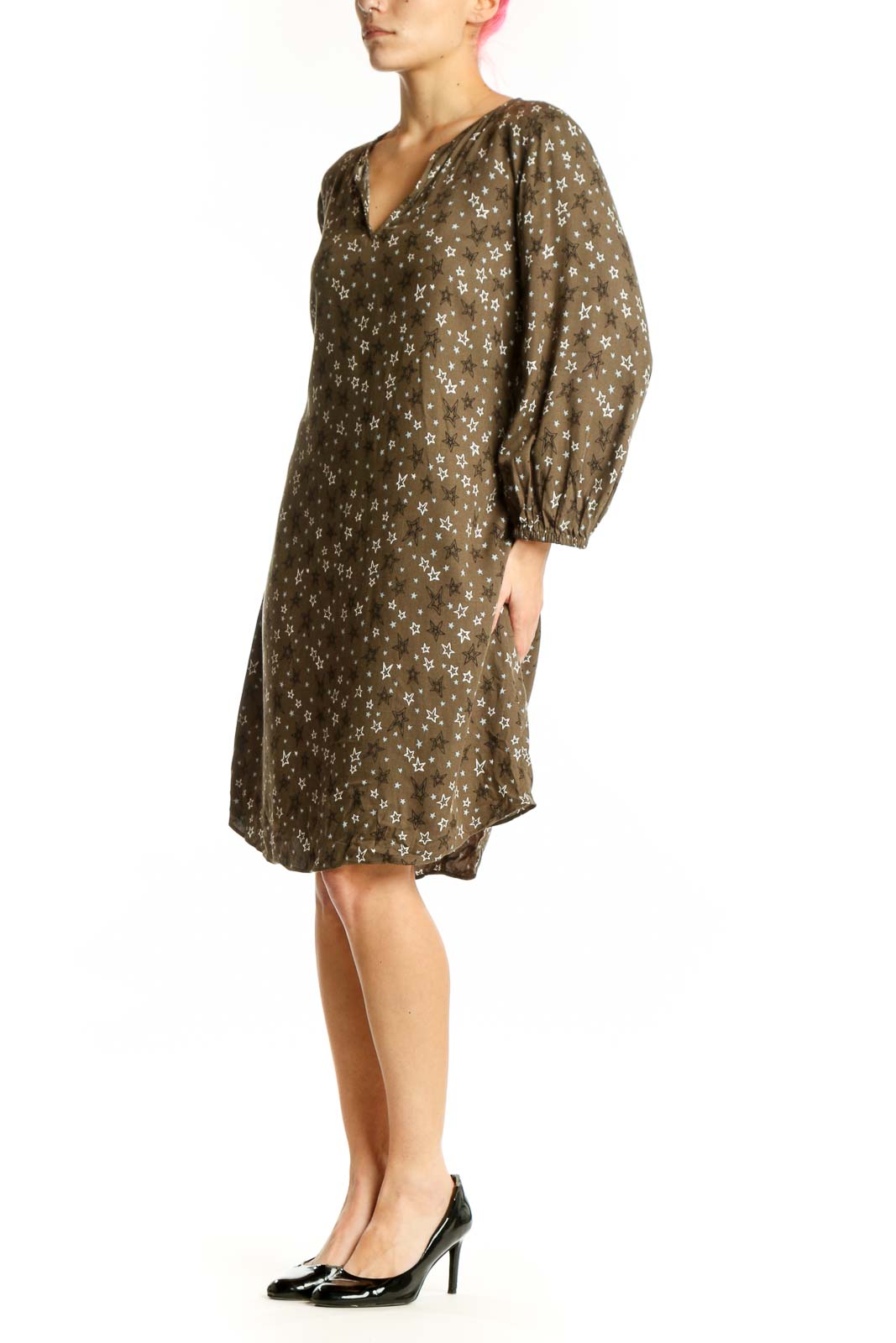 Brown floral viscose day dress with V-neckline and puffed sleeves, front view