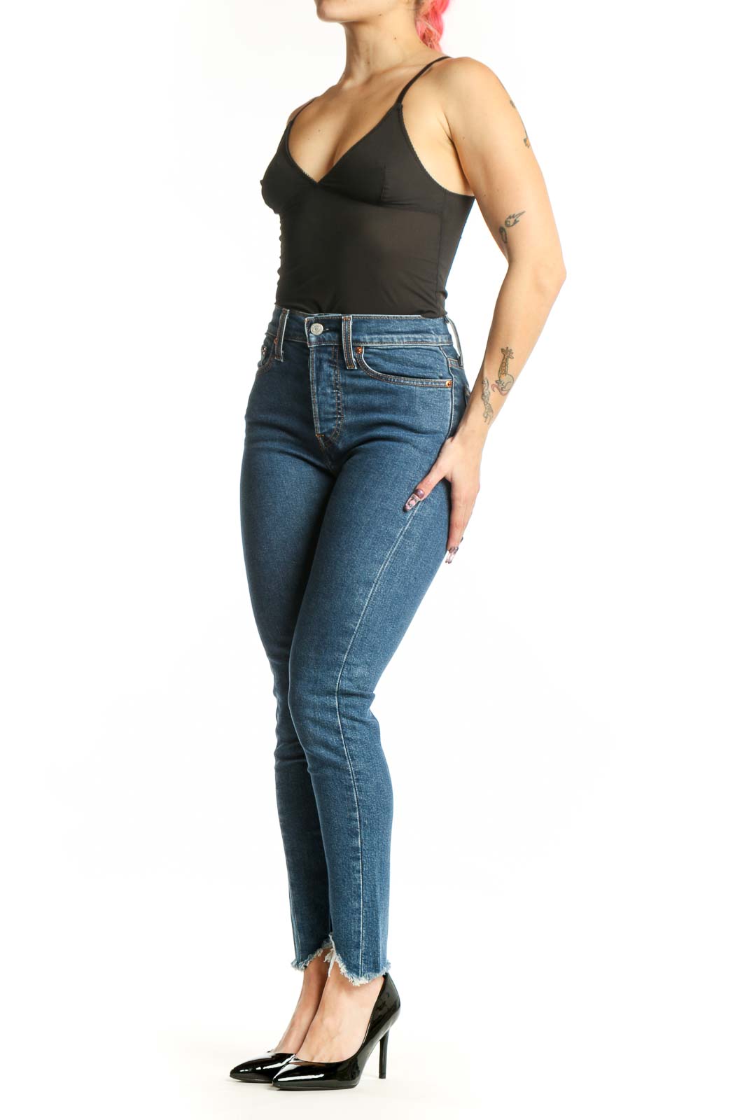 Front view of blue Levi's skinny jeans with high-waisted fit and distressed raw hem on XS model