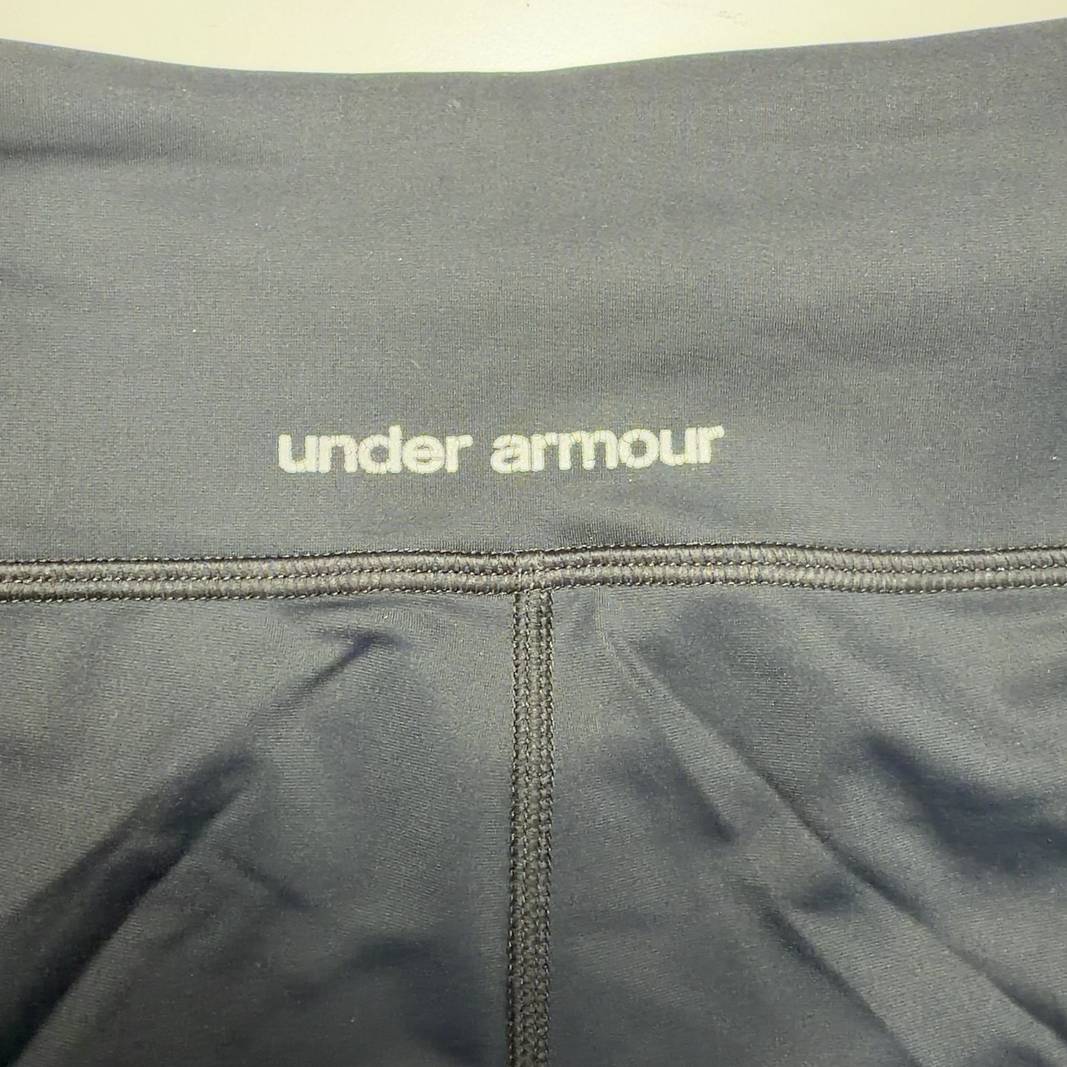 Black capri activewear leggings back view, showing supportive waistband and capri length