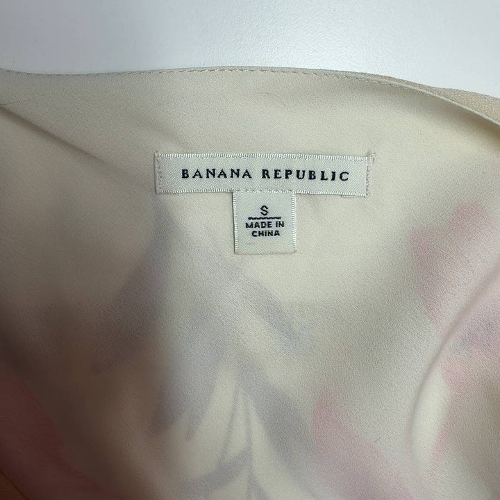 Tag view of cream floral Banana Republic top showing botanical print pattern and three-quarter sleeve detail