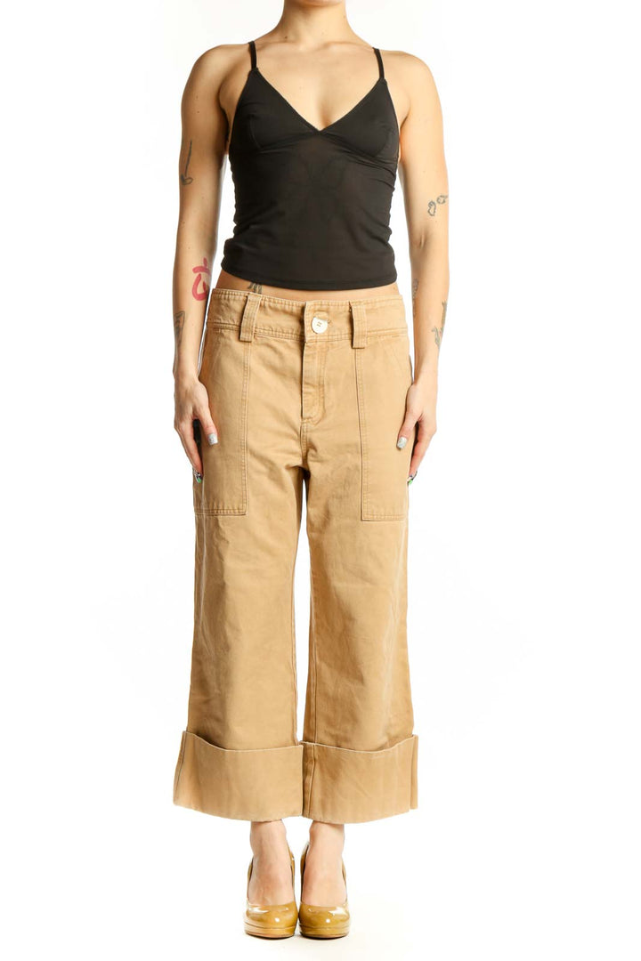 Beige cargo cropped cotton pants with rolled cuffs and side pockets, front view