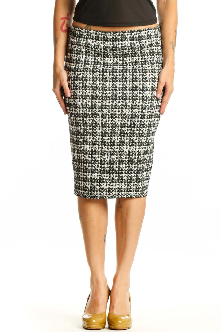 Black and white houndstooth tweed pencil skirt front view, size M by Max Studio