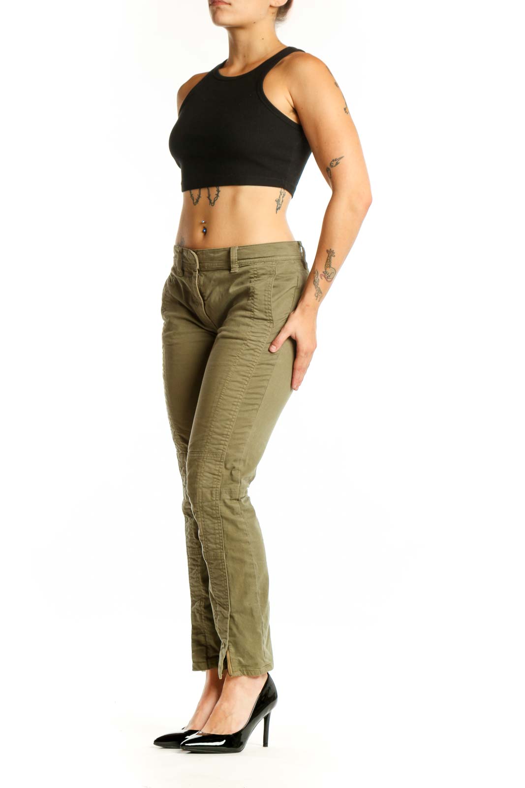 Front view of olive green cargo pants with textured weave and cargo pockets, size M