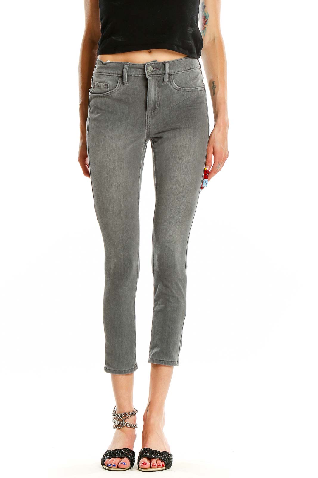 Front view of Banana Republic gray cropped skinny jeans on model