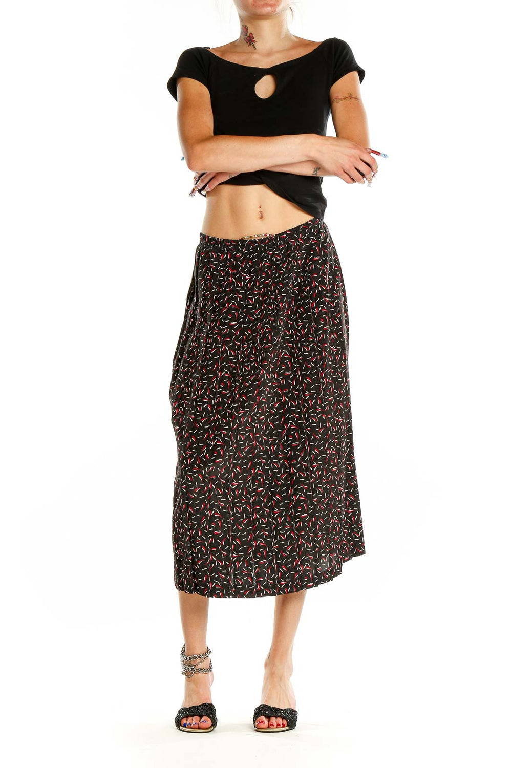 Front view of Leslie Fay black floral print midi skirt on model