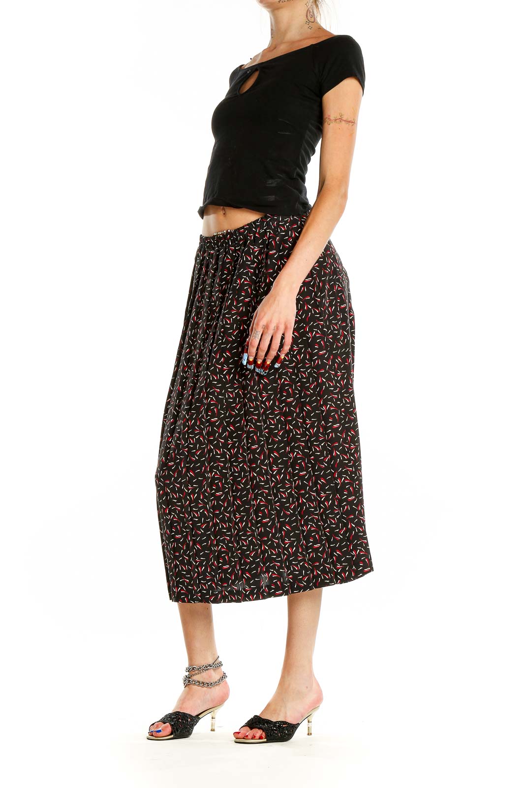 Front view of Leslie Fay black floral print midi skirt on model