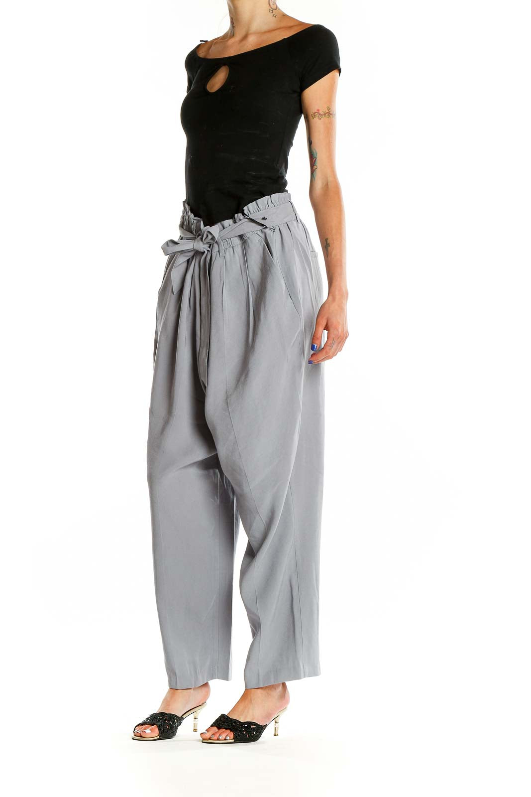 Front view of Simply Vera Vera Wang gray paperbag waist wide-leg pants