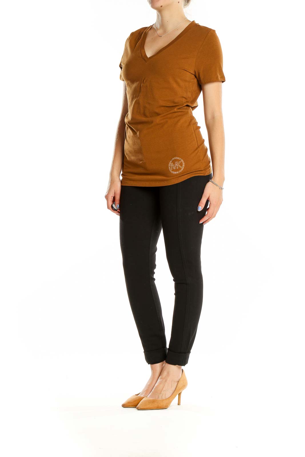 Front view of MICHAEL Michael Kors camel V-neck short sleeve t-shirt on model